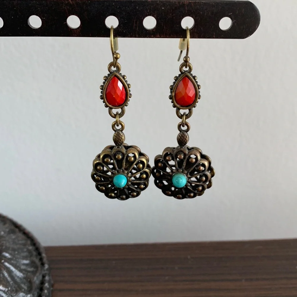 Beautiful earrings - Picture 1 of 4